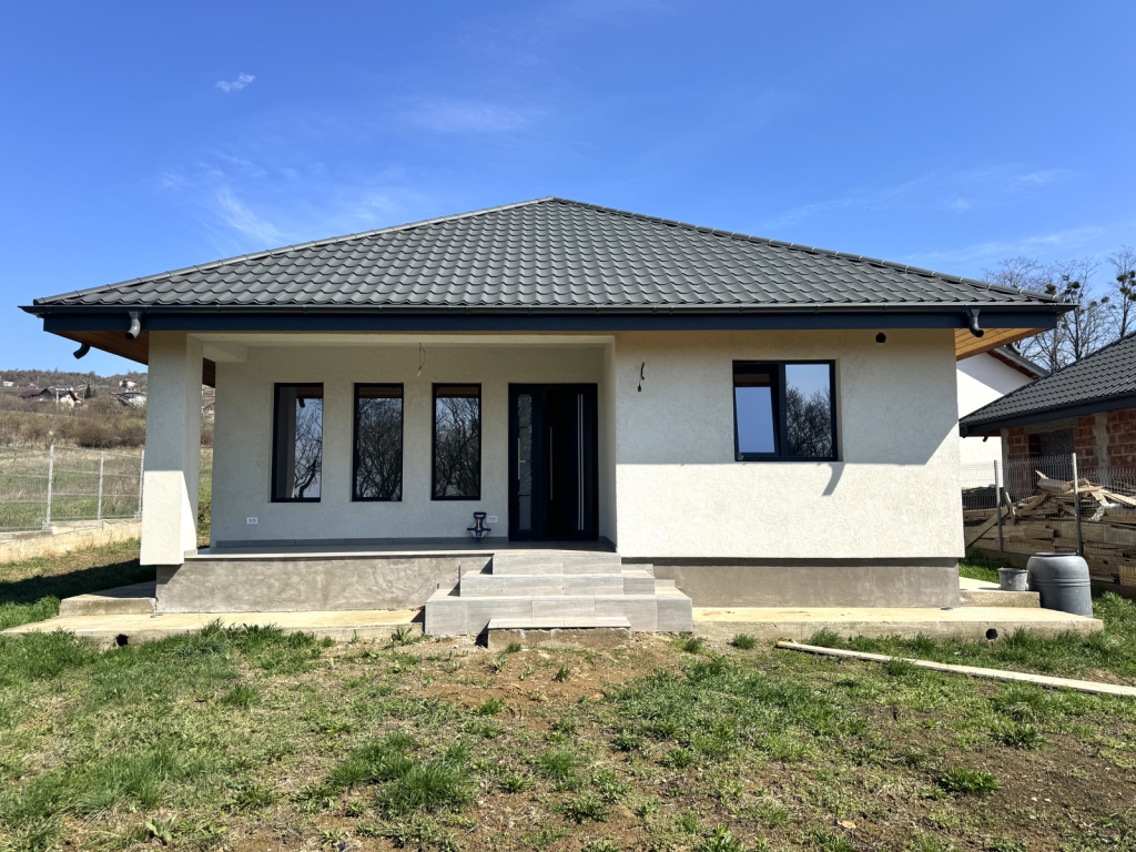 CANALIZARE! ASFALT! PLACA! Dressing! Casa 3 camere Bucium-Barnova