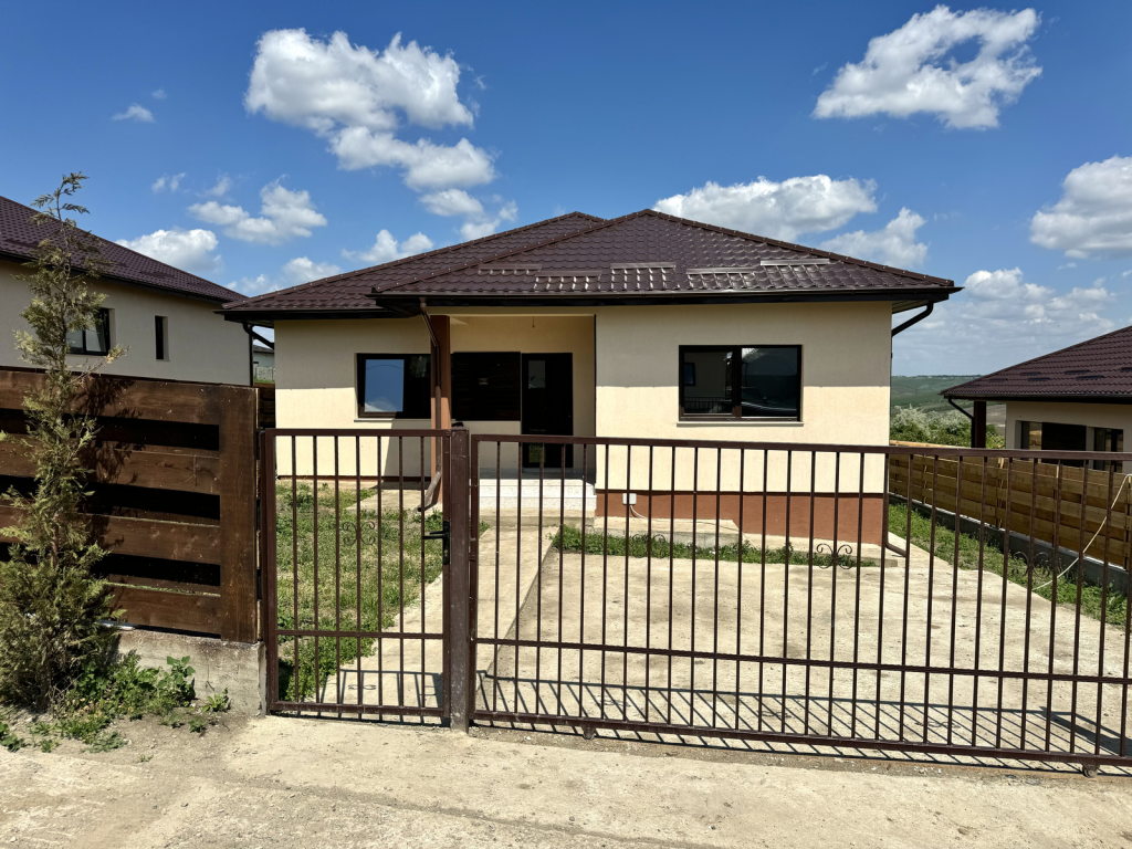 CANALIZARE! 2 BĂI! PLACA! Încălz în pard! Casa 4 camere Valea Lupului