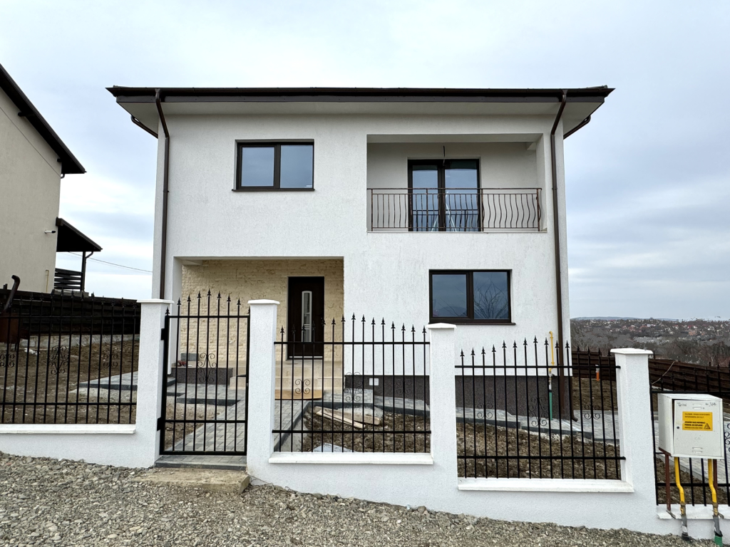https://partener-imobiliare.ro/ro/vanzare-houses-villas-4-camere/iasi/pozitie-buna-500-mp-teren-beci-vila-valea-adanca-miroslava_3070