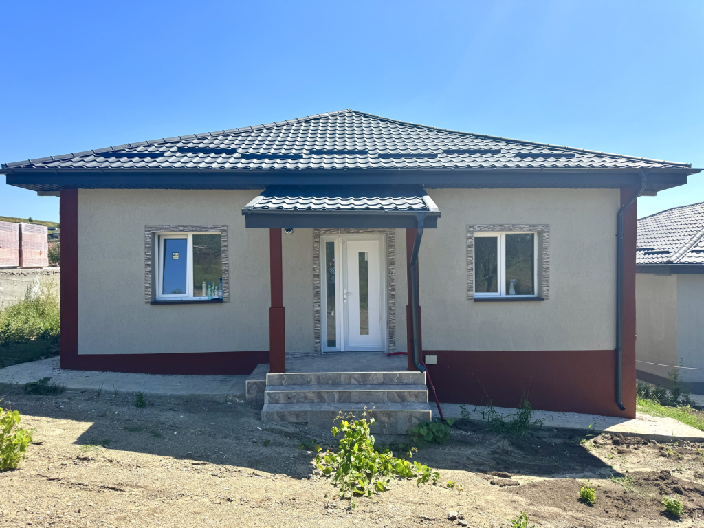 475 mp teren! 2 BAI! CANALIZARE!Incalz in pard! Casa 4 camere, Tomesti