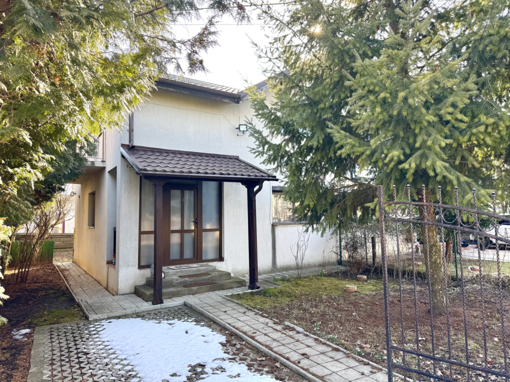 https://partener-imobiliare.ro/ro/vanzare-houses-villas-4-camere/iasi/aproape-de-popas-pacurari-pozitie-buna-semi-mobilata-vila-4-camere_3113