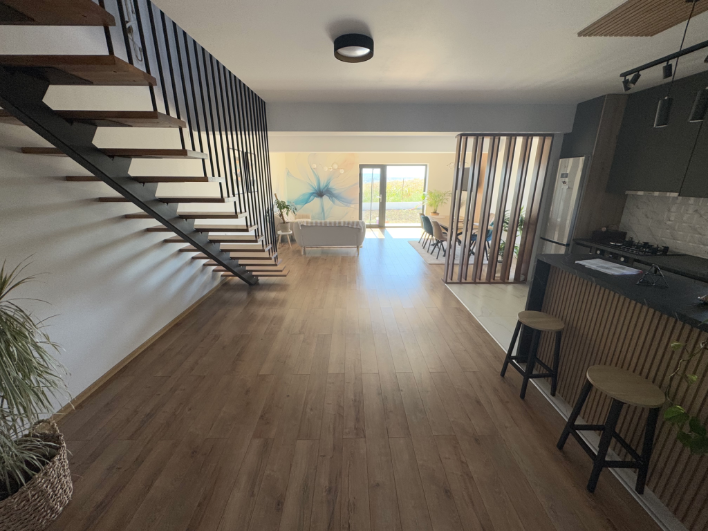 https://partener-imobiliare.ro/ro/vanzare-houses-villas-4-camere/miroslava/canalizare-placa-si-peste-etaj-137-mp-utili-vila-4-cameremiroslava_3121