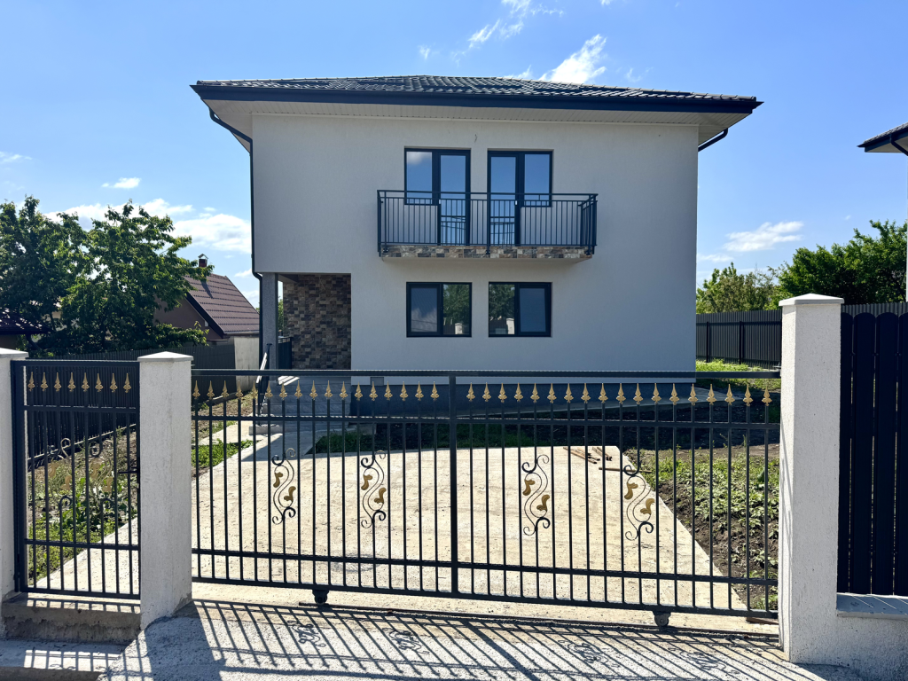 https://partener-imobiliare.ro/ro/vanzare-houses-villas-4-camere/horpaz/500-mp-teren-beci-asfalt-vila-4-camere-horpaz_3125
