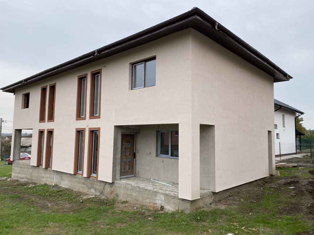 CANALIZARE! Asfalt! Vila 4 camere, 100 mp utili, Miroslava centru